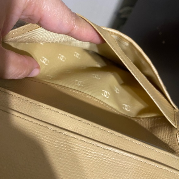Beige Chanel long wallet with card slots and lots of pockets - Picture 13 of 15